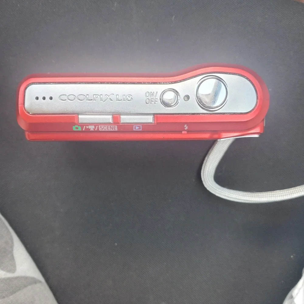 Nikon Coolpix L18 Digital Camera Red NOT WORKING